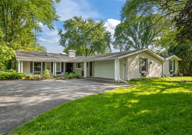 Photo 1 of Single family home for sale at 1161 Winwood Dr, Lake Forest, IL 60045 | MLS# 12755544 | Listing updated on 2026-09-30