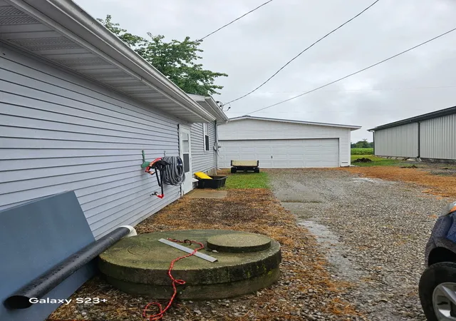 Photo 3 of Sale Pending at 8128 City Lake Rd, Duquoin, IL 62832 | MLS# 12755554 | Listing updated on 2026-09-23