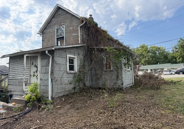 Photo 2 of Single family home for sale at 1016 State St, Colona, IL 61241 | MLS# 12755564 | Listing updated on 2026-09-23