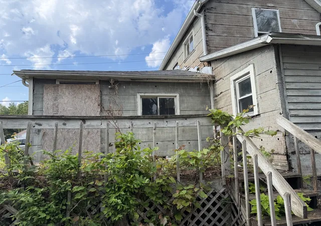 Photo 3 of Single family home for sale at 1016 State St, Colona, IL 61241 | MLS# 12755564 | Listing updated on 2026-09-23