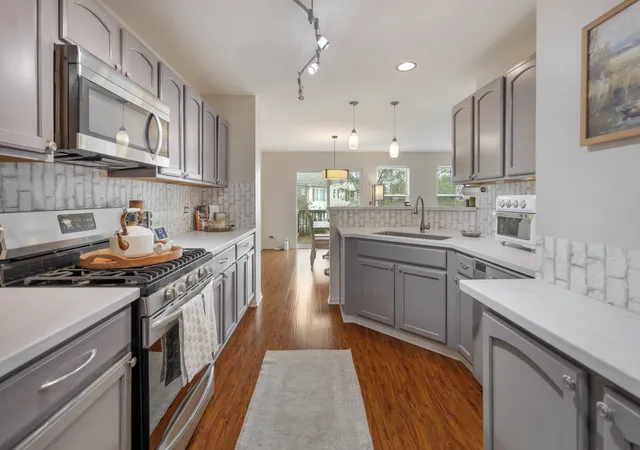 Photo 2 of Townhouse for sale at 1549 Brompton Ln, Crystal Lake, IL 60014 | MLS# 12755570 | Listing updated on 2026-09-17
