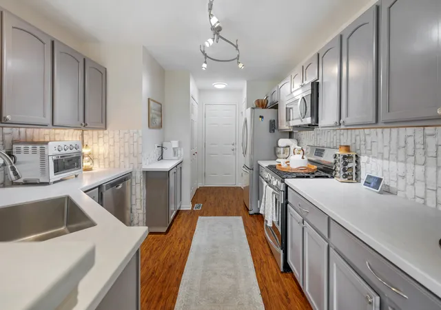 Photo 3 of Townhouse for sale at 1549 Brompton Ln, Crystal Lake, IL 60014 | MLS# 12755570 | Listing updated on 2026-09-17