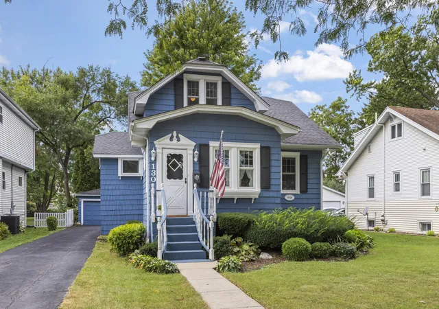Photo 2 of Single family home for sale at 130 S Yale Ave, Villa Park, IL 60181 | MLS# 12755590 | Listing updated on 2026-09-24