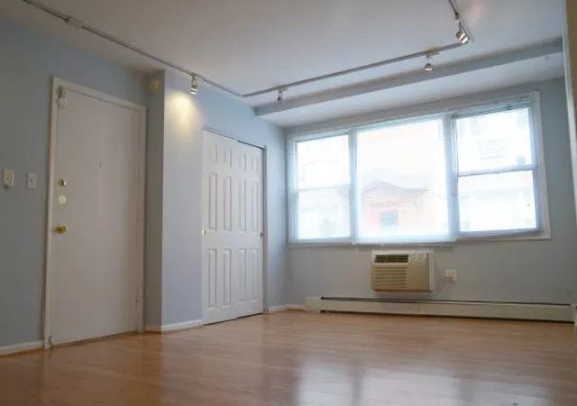 Listing Photo 5 - Condo for sale in building located at 1531 W Sherwin Ave, Chicago, IL 60626 - Unit #1S