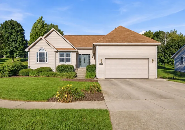 Photo 2 of Single family home for sale at 809 Tuckaway Ct, Twin Lakes, WI 53181 | MLS# 12755613 | Listing updated on 2026-10-18