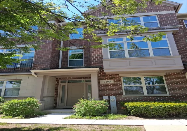 Photo 1 of Townhouse for sale at 756 N Aspen Dr, Vernon Hills, IL 60061 | MLS# 12755625 | Listing updated on 2026-09-26