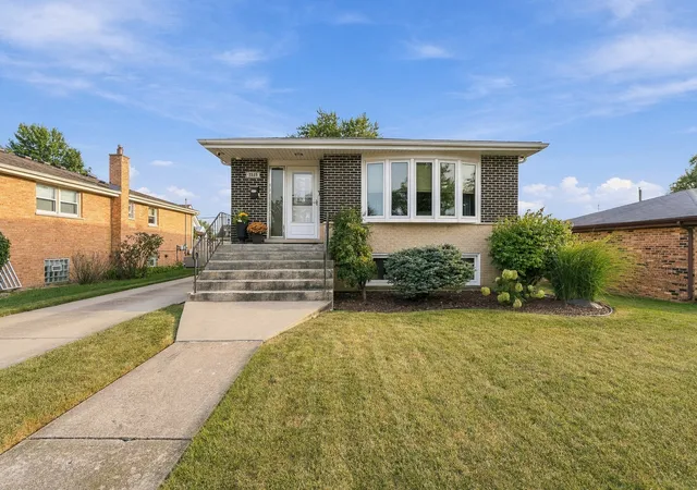 Photo 1 of Single family home for sale at 7515 173rd Place, Tinley Park, IL 60477 | MLS# 12755626 | Listing updated on 2026-09-16