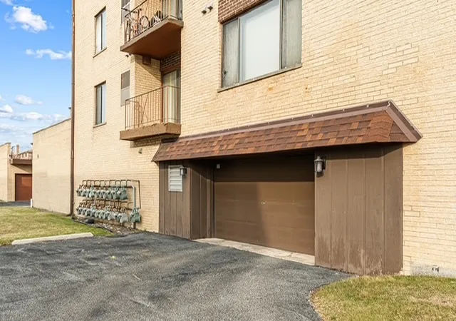 Photo 10 of Condo for sale at 5800 W 105th Street #4C, Oak Lawn, IL 60453 | MLS# 12755630 | Listing updated on 2026-09-12