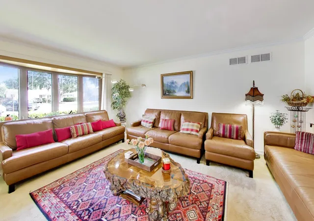 Photo 4 of Single family home for sale at 1009 Beverly Ct, Lombard, IL 60148 | MLS# 12755637 | Listing updated on 2026-09-24