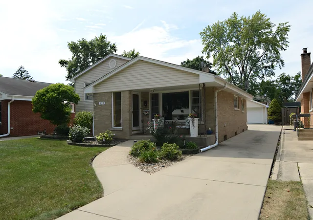 Photo 1 of Single family home for sale at 828 S Mitchell Rd, Elmhurst, IL 60126 | MLS# 12755640 | Listing updated on 2026-09-16