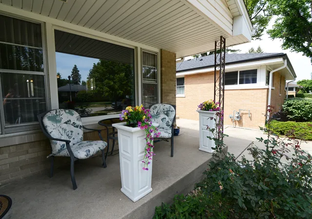 Photo 2 of Single family home for sale at 828 S Mitchell Rd, Elmhurst, IL 60126 | MLS# 12755640 | Listing updated on 2026-09-16