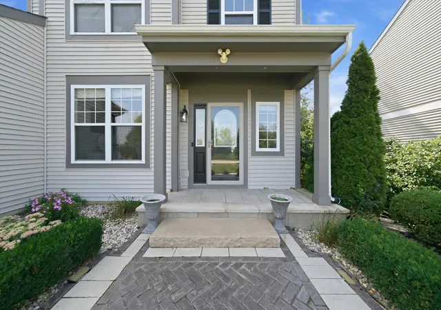 Photo 3 of Single family home for sale at 1841 W Rookery Cir, Round Lake, IL 60073 | MLS# 12755647 | Listing updated on 2026-09-15