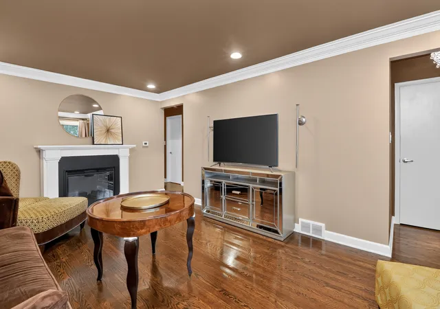 Photo 3 of Single family home for sale at 5533 S Sayre Ave, Chicago, IL 60638 | MLS# 12755650 | Listing updated on 2026-10-18