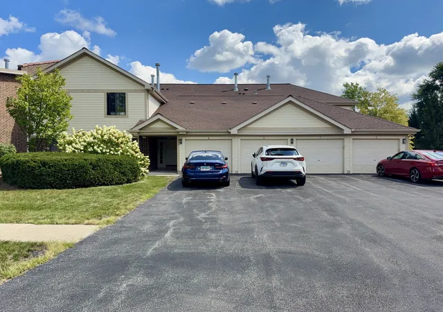 Photo 1 of Condo for sale at 871 E Coach Rd #5, Palatine, IL 60074 | MLS# 12755661 | Listing updated on 2026-10-02