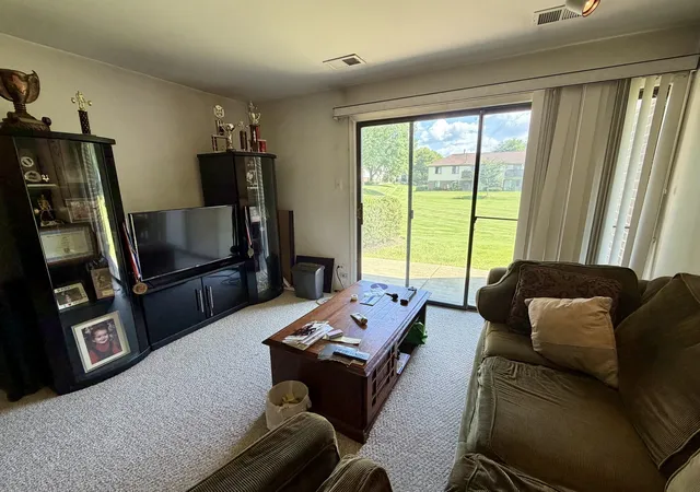 Listing Photo 5 - Condo for sale in building located at 871 E Coach Rd, Palatine, IL 60074 - Unit #5