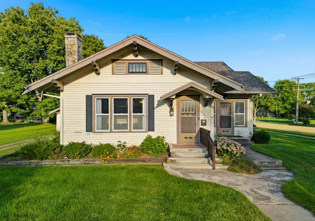 Photo 2 of Single family home for sale at 402 N Division Ave, Polo, IL 61064 | MLS# 12755662 | Listing updated on 2026-09-29