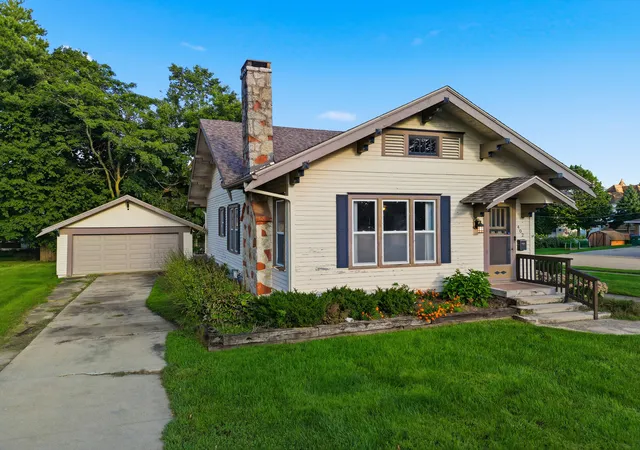 Photo 3 of Single family home for sale at 402 N Division Ave, Polo, IL 61064 | MLS# 12755662 | Listing updated on 2026-09-29