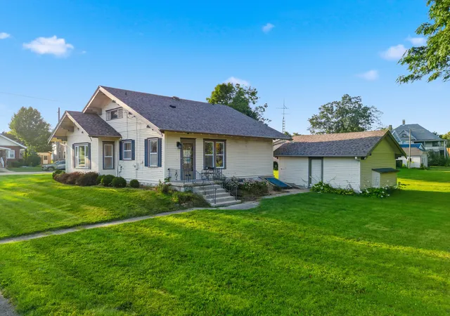 Photo 3 of Sale Pending at 402 N Division Ave, Polo, IL 61064 | MLS# 12755662 | Listing updated on 2026-10-24