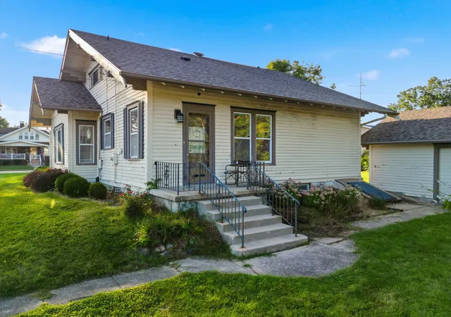 Photo 4 of Sale Pending at 402 N Division Ave, Polo, IL 61064 | MLS# 12755662 | Listing updated on 2026-10-24