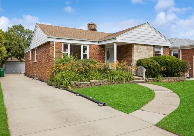 Photo 2 of Single family home for sale at 1307 Hull Ave, Westchester, IL 60154 | MLS# 12755696 | Listing updated on 2026-09-15