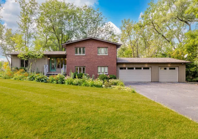 Single family home for sale at 11712 S Glen Rd, Palos Park, IL 60464 | MLS# 12755707