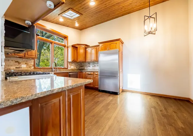 Photo 4 of Single family home for sale at 11712 S Glen Rd, Palos Park, IL 60464 | MLS# 12755707 | Listing updated on 2026-09-16