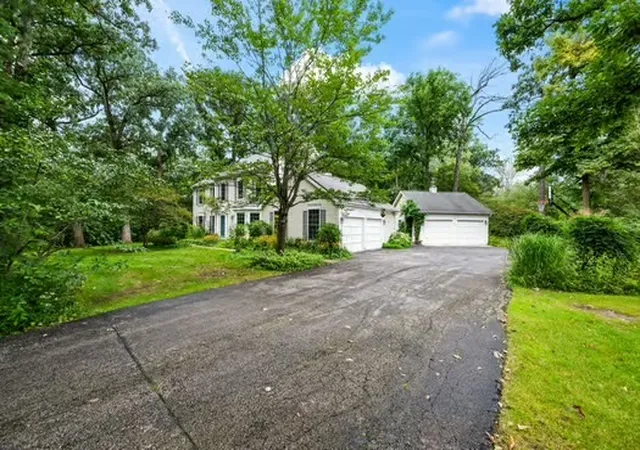 Photo 2 of Single family home for sale at 2690 Crestwood Ln, Riverwoods, IL 60015 | MLS# 12755715 | Listing updated on 2026-09-17