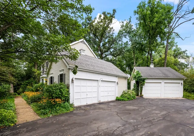 Photo 3 of Single family home for sale at 2690 Crestwood Ln, Riverwoods, IL 60015 | MLS# 12755715 | Listing updated on 2026-09-17