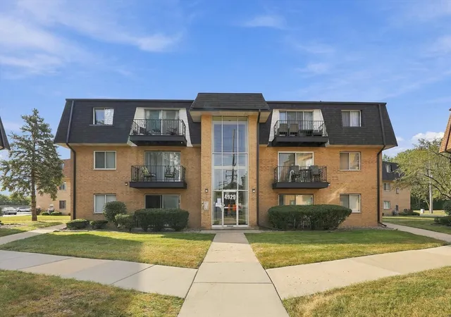 Photo 1 of Condo for sale at 4929 W 109th Street #101, Oak Lawn, IL 60453 | MLS# 12755722 | Listing updated on 2026-09-24