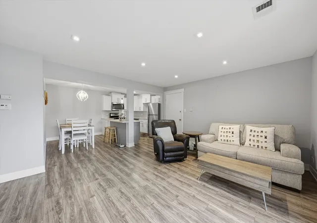 Listing Photo 5 - Condo for sale in building located at 4929 W 109Th St, Oak Lawn, IL 60453 - Unit #101