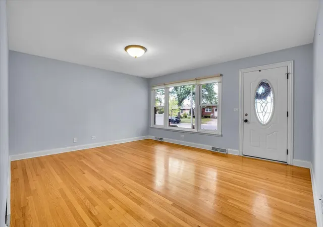 Photo 3 of Single family home for sale at 1402 S Robert Dr, Mount Prospect, IL 60056 | MLS# 12755729 | Listing updated on 2026-09-21