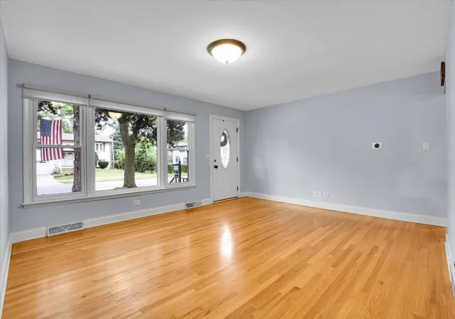 Photo 3 of Single family home for sale at 1402 S Robert Dr, Mount Prospect, IL 60056 | MLS# 12755729 | Listing updated on 2026-09-28