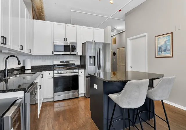 Photo 3 of Condo for sale at 950 W Monroe St #612, Chicago, IL 60607 | MLS# 12755738 | Listing updated on 2026-09-16