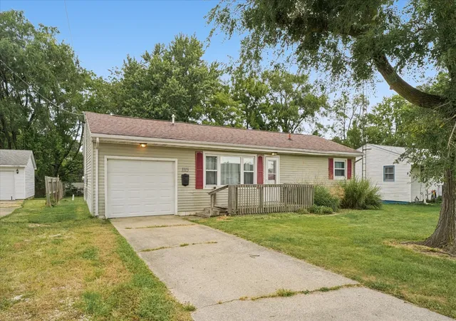 Photo 1 of Single family home for sale at 1115 Eastview Dr, Paxton, IL 60957 | MLS# 12755741 | Listing updated on 2026-10-08