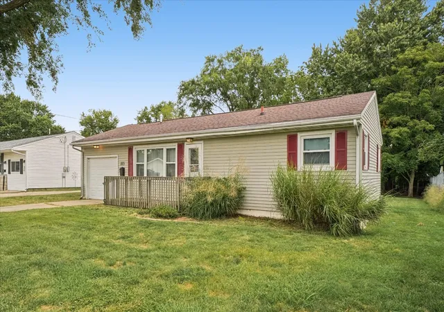 Photo 3 of Single family home for sale at 1115 Eastview Dr, Paxton, IL 60957 | MLS# 12755741 | Listing updated on 2026-10-08