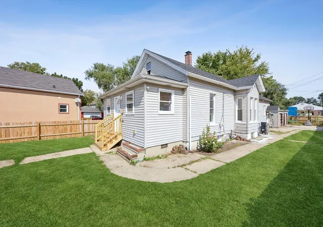 Photo 1 of Single family home for sale at 754 N Hickory St, Joliet, IL 60435 | MLS# 12755747 | Listing updated on 2026-09-16