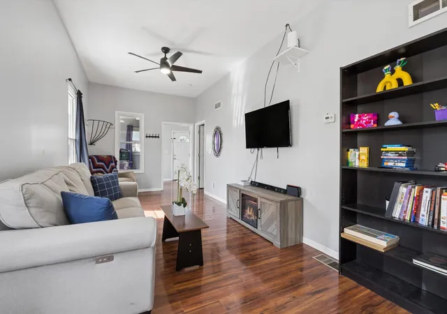 Photo 3 of Single family home for sale at 754 N Hickory St, Joliet, IL 60435 | MLS# 12755747 | Listing updated on 2026-09-16