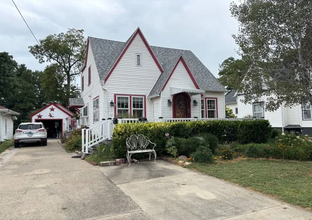 Single family home for sale at 623 S 2nd Street, Watseka, IL 60970 | MLS# 12755758