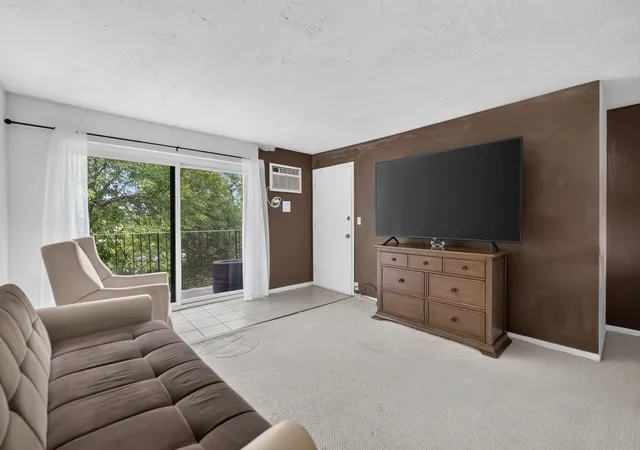 Listing Photo 4 - Condo for sale in building located at 1000 Judson St, Bensenville, IL 60106 - Unit #1A
