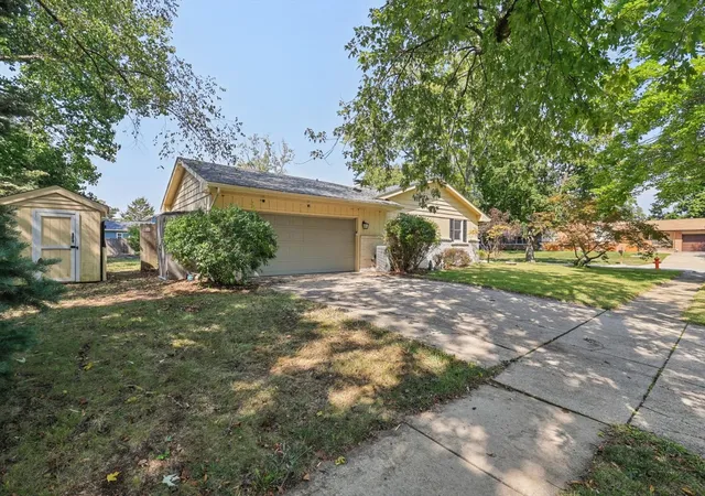 Photo 3 of Single family home for sale at 1519 Harrington Dr, Champaign, IL 61821 | MLS# 12755773 | Listing updated on 2026-09-26