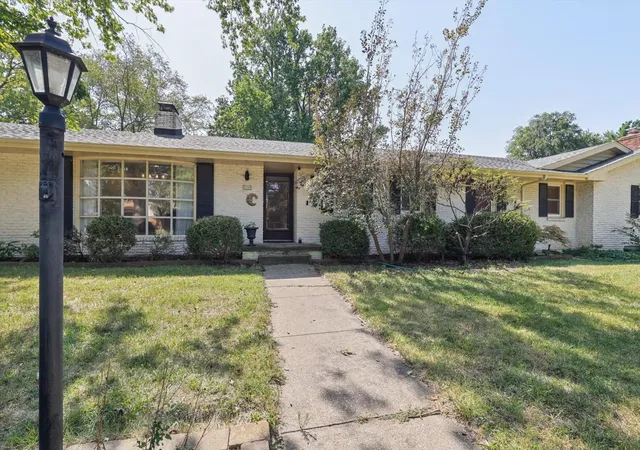 Photo 4 of Single family home for sale at 1519 Harrington Dr, Champaign, IL 61821 | MLS# 12755773 | Listing updated on 2026-09-26