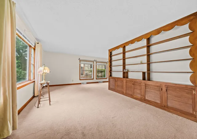 Photo 2 of Single family home for sale at 915 W Lincoln Ave, Belvidere, IL 61008 | MLS# 12755781 | Listing updated on 2026-10-04