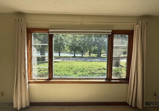 Photo 2 of Single family home for sale at 915 W Lincoln Ave, Belvidere, IL 61008 | MLS# 12755781 | Listing updated on 2026-09-12