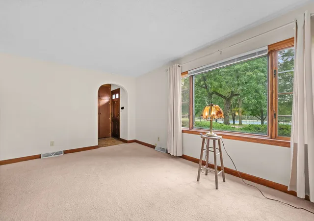 Photo 4 of Single family home for sale at 915 W Lincoln Ave, Belvidere, IL 61008 | MLS# 12755781 | Listing updated on 2026-09-12