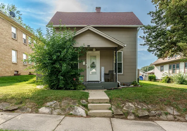 Photo 1 of Single family home for sale at 1019 17th Street, Rockford, IL 61104 | MLS# 12755783 | Listing updated on 2026-09-12