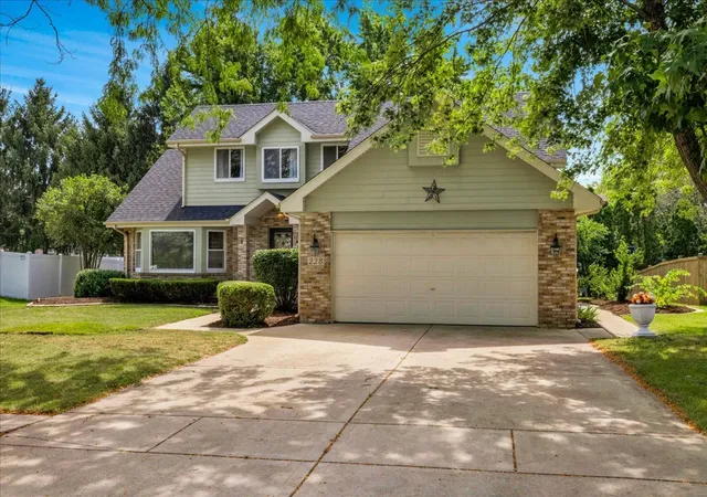 Photo 3 of Single family home for sale at 228 Whitetail Xing, Oswego, IL 60543 | MLS# 12755797 | Listing updated on 2026-10-03