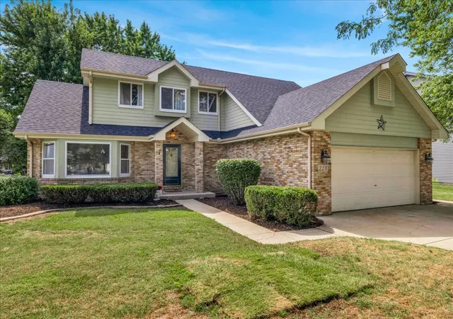 Photo 4 of Single family home for sale at 228 Whitetail Xing, Oswego, IL 60543 | MLS# 12755797 | Listing updated on 2026-10-03