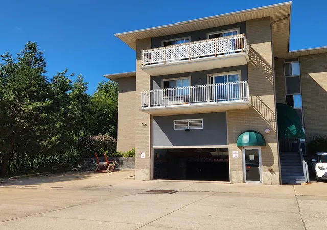 Photo 2 of Condo for sale at 3305 Sunset Ave #122, Waukegan, IL 60087 | MLS# 12755800 | Listing updated on 2026-09-23