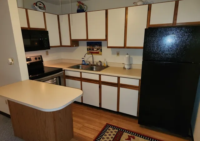 Listing Photo 5 - Condo for sale in building located at 3305 Sunset Ave, Waukegan, IL 60087 - Unit #122