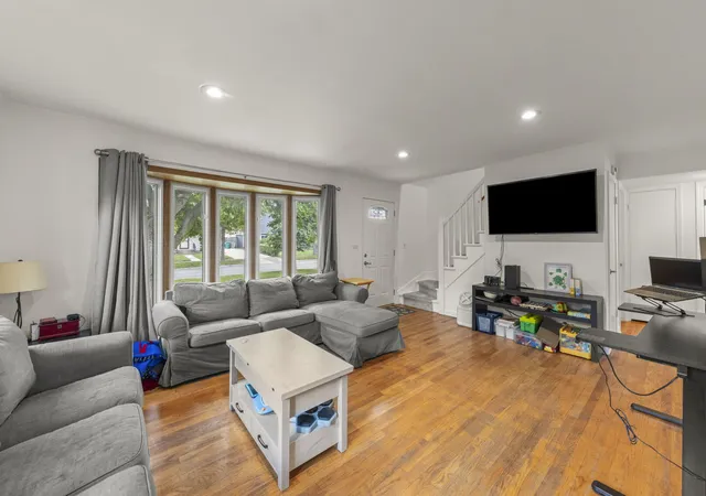 Photo 3 of Single family home for sale at 440 N Craig Pl, Lombard, IL 60148 | MLS# 12755803 | Listing updated on 2026-09-27